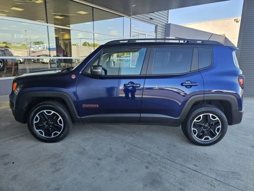 2016 Jeep Renegade Trailhawk photo 2