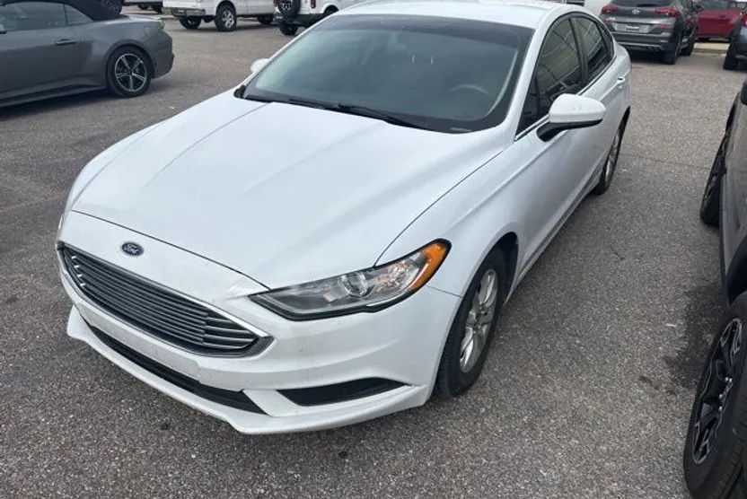 2017 Ford Fusion S photo 1