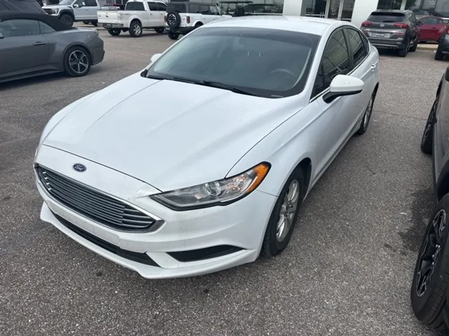 2017 Ford Fusion S photo 1