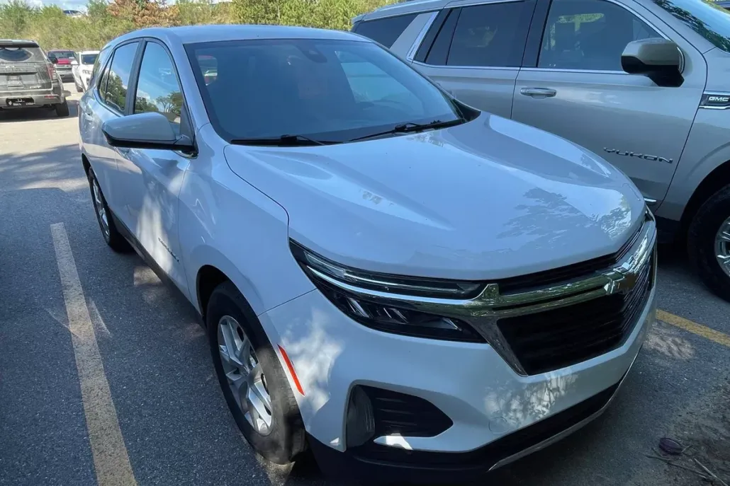 2022 Chevrolet Equinox LT photo 1