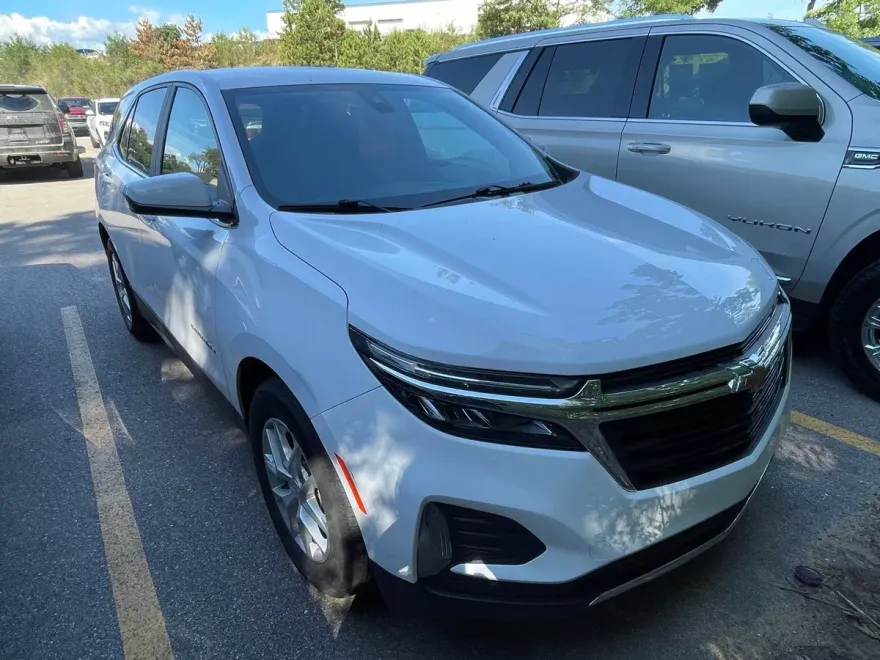 2022 Chevrolet Equinox LT photo 1