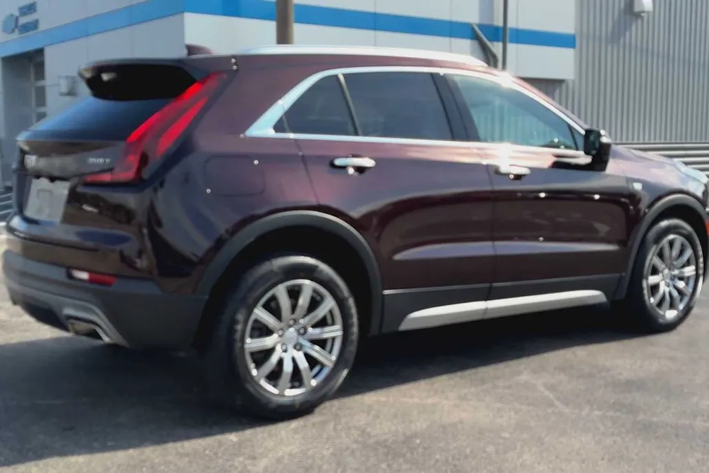2021 Cadillac XT4 Premium Luxury photo 1