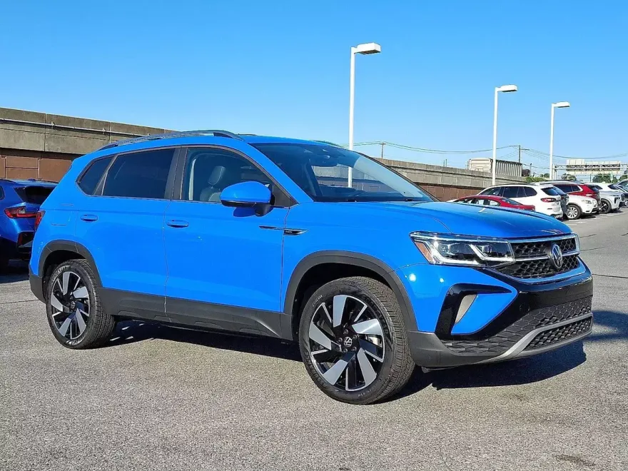 2024 Volkswagen Taos SEL photo 1