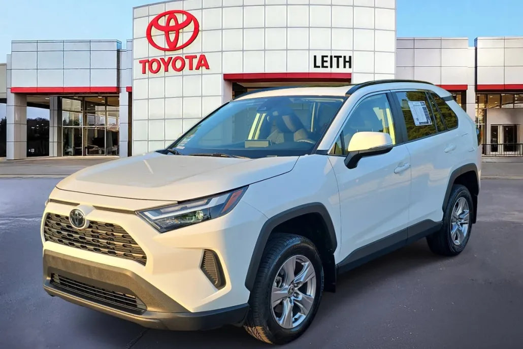 2024 Toyota RAV4 XLE photo 1