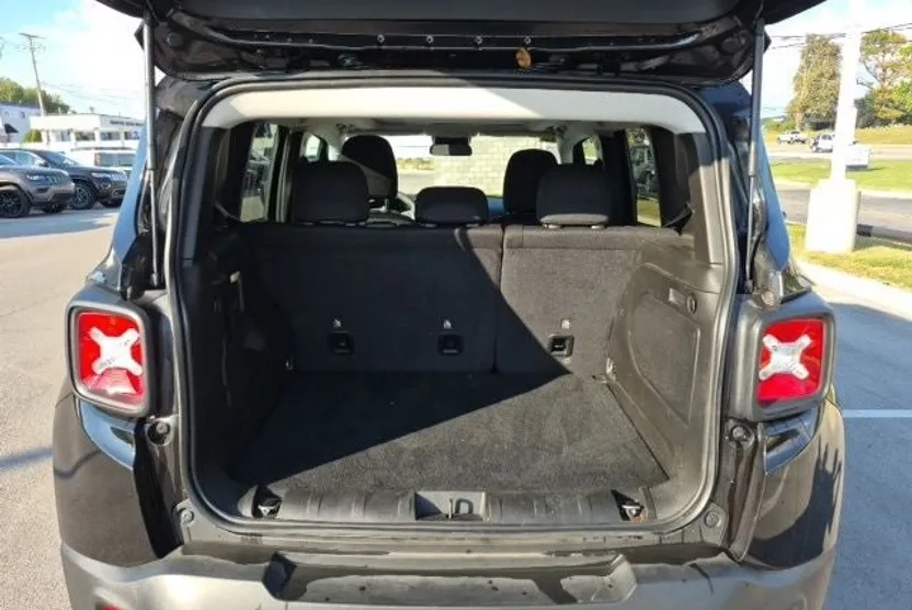 2023 Jeep Renegade Latitude photo 1