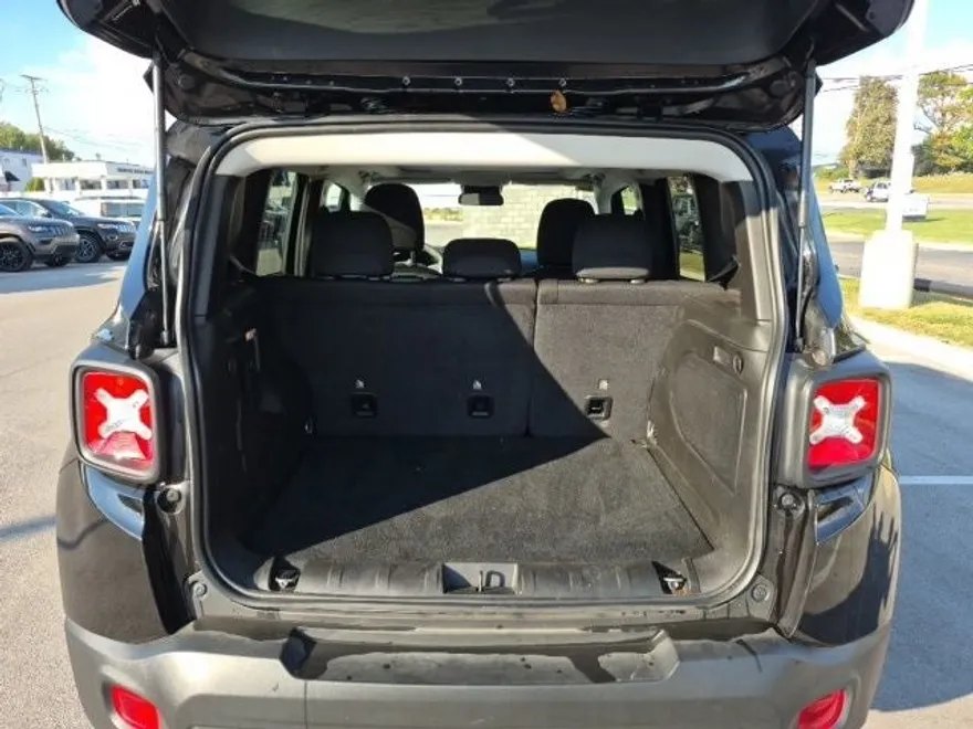 2023 Jeep Renegade Latitude photo 1