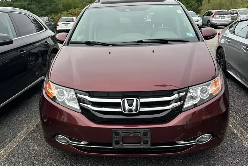 2016 Honda Odyssey Touring photo 1