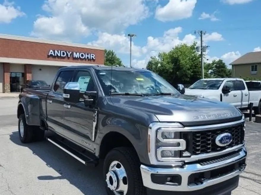 2025 Ford F-350 Lariat photo 1