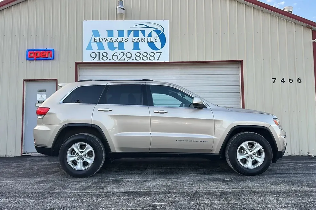 2015 Jeep Grand Cherokee Laredo Sport photo 1