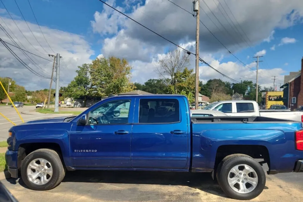 2017 Chevrolet Silverado 1500 LT photo 1