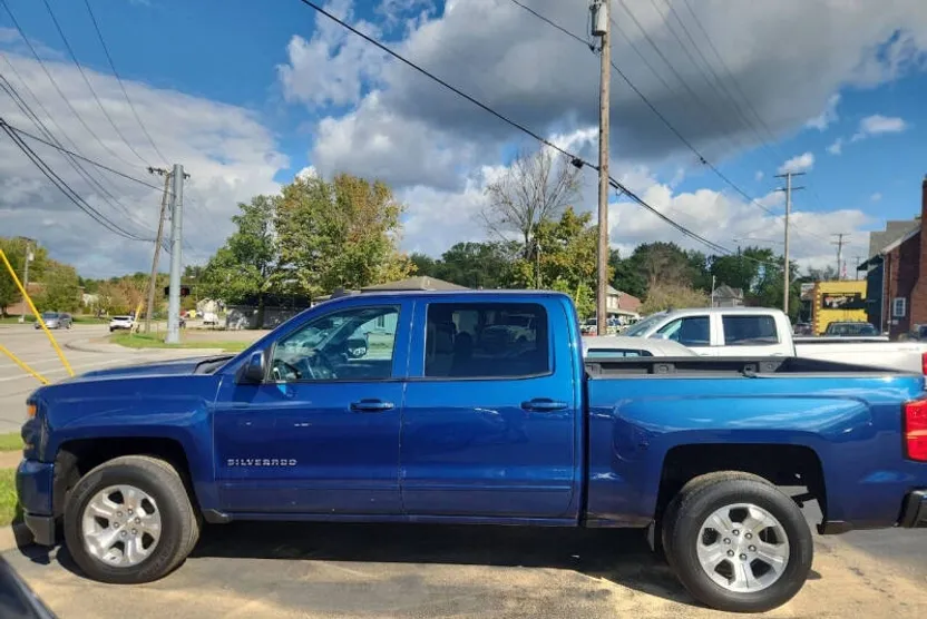 2017 Chevrolet Silverado 1500 LT photo 1
