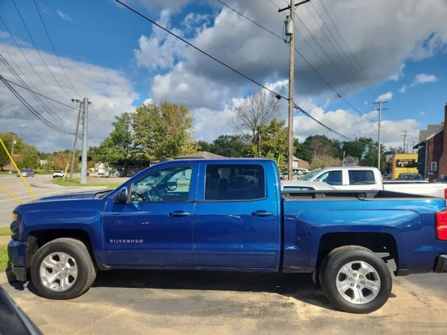 2017 Chevrolet Silverado 1500 LT photo 1