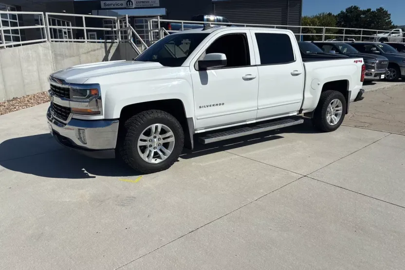 2018 Chevrolet Silverado 1500 photo 1
