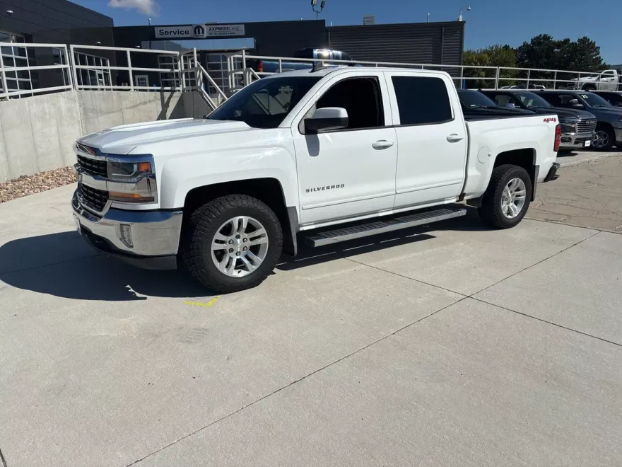 2018 Chevrolet Silverado 1500 photo 1