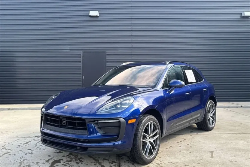 2024 Porsche Macan Base photo 1