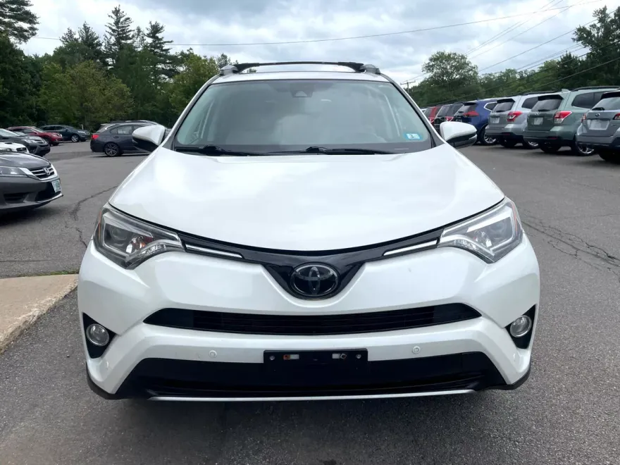 2017 Toyota RAV4 Limited photo 1