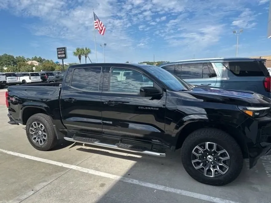 2024 Chevrolet Colorado Z71 photo 1