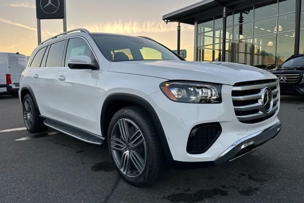 2026 Mercedes Benz GLS 450 4MATIC photo 1
