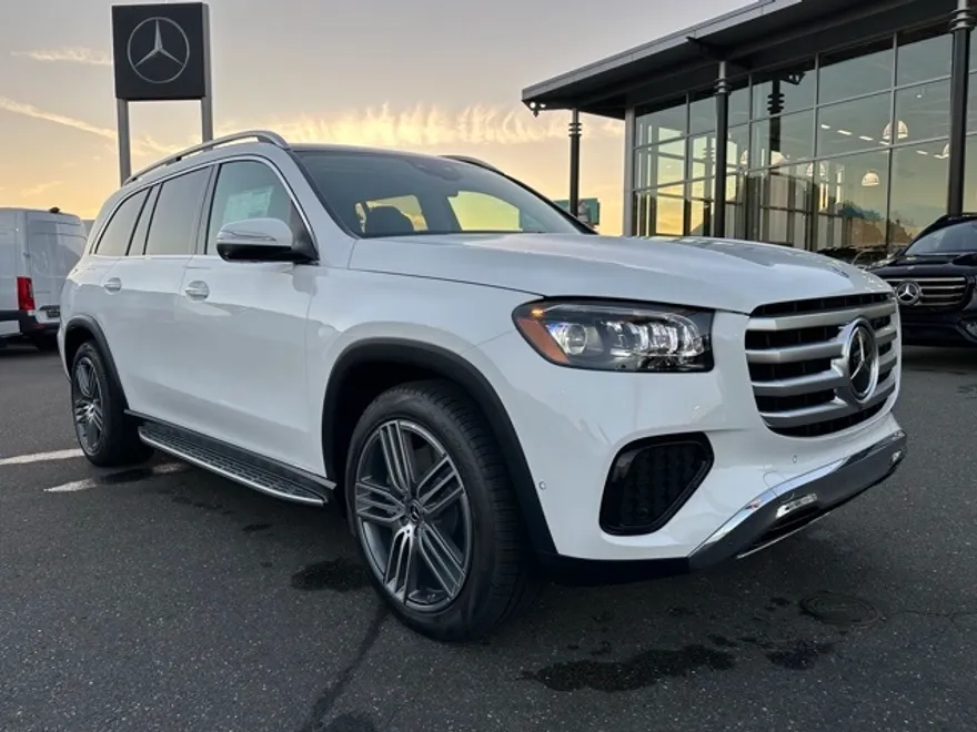 2026 Mercedes Benz GLS 450 4MATIC photo 1