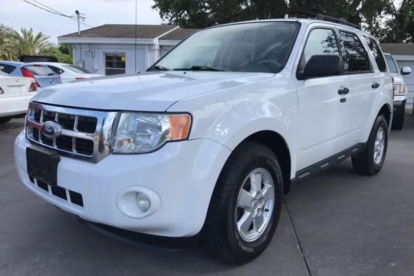 2010 Ford Escape XLT photo 1