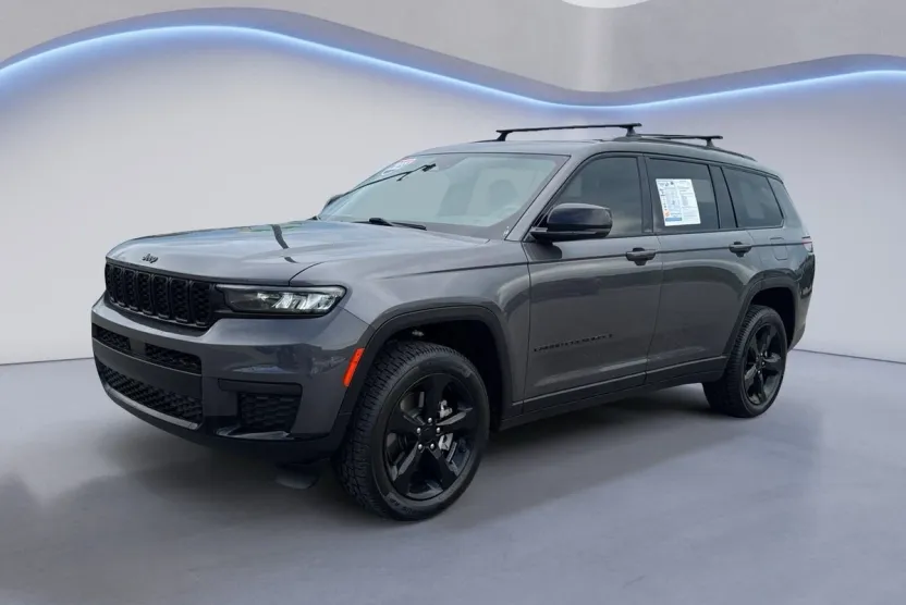 2023 Jeep Grand Cherokee Altitude photo 1