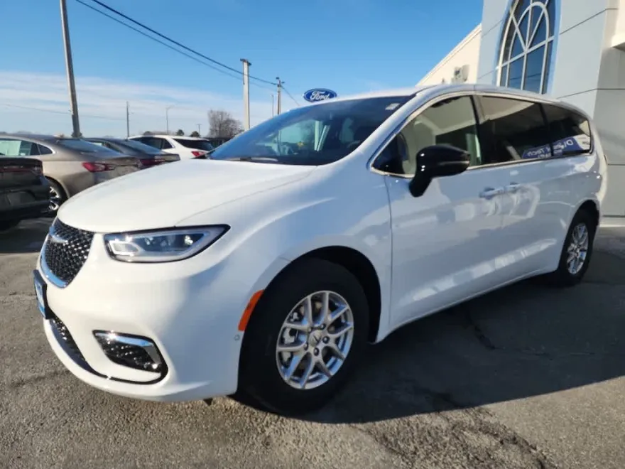 2025 Chrysler Pacifica photo 1
