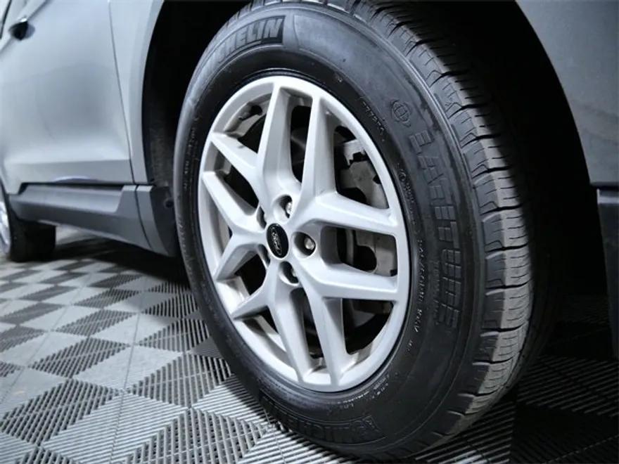 2023 Ford Edge SEL photo 1