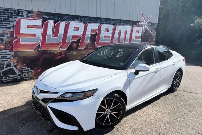 2021 Toyota Camry SE photo 1