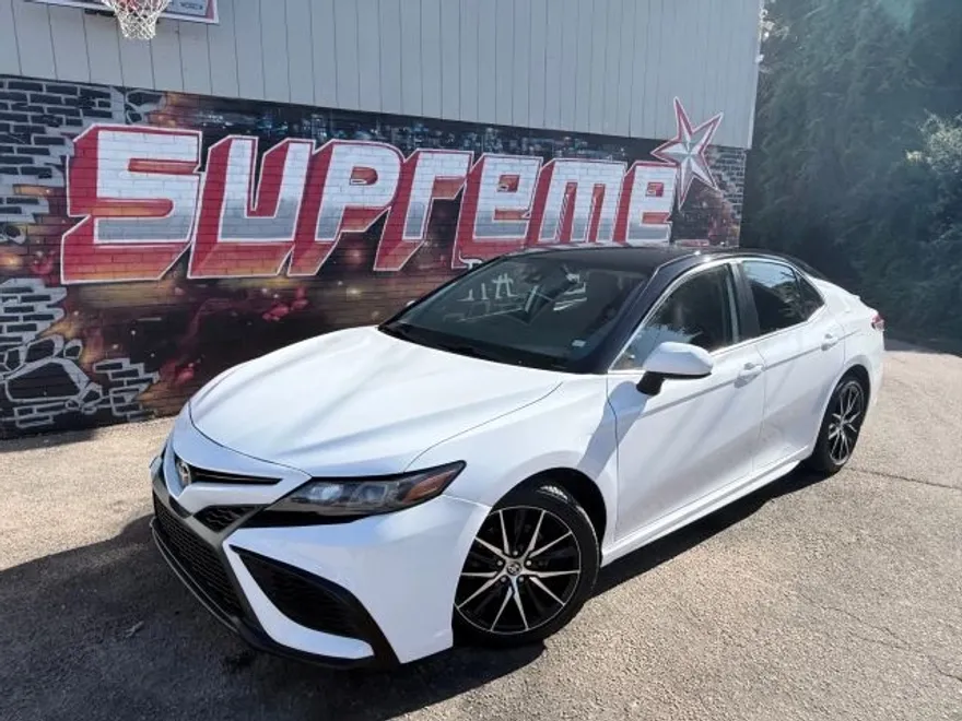 2021 Toyota Camry SE photo 1