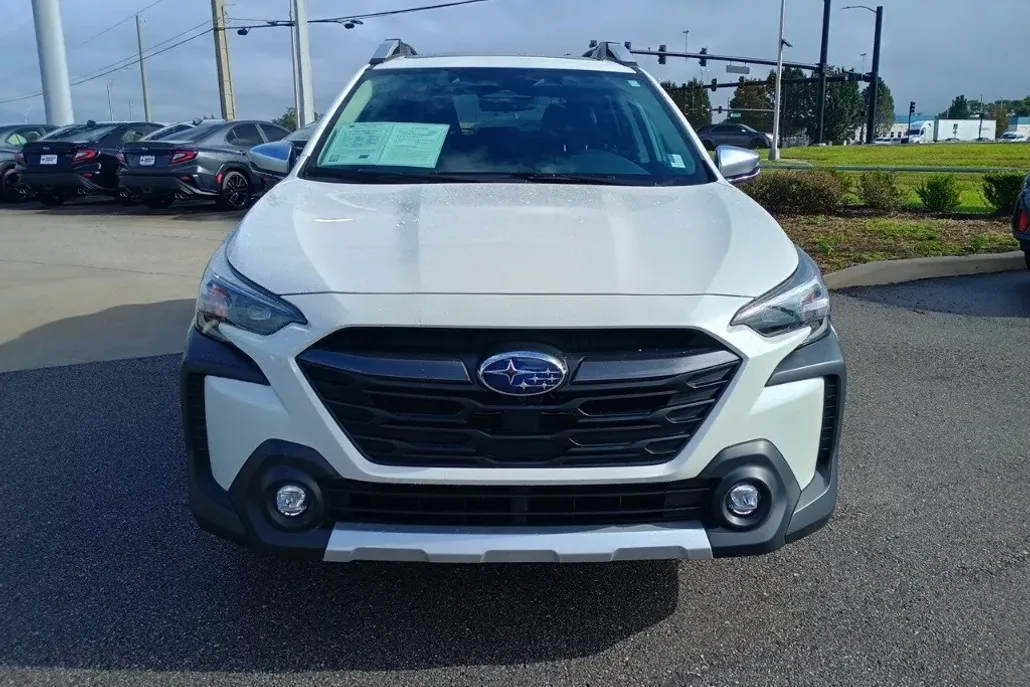 2025 Subaru Outback Touring photo 1