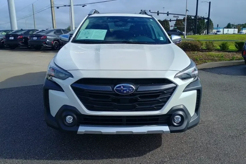 2025 Subaru Outback Touring photo 1