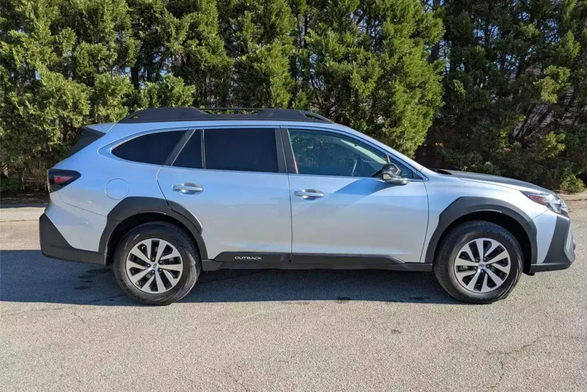 2023 Subaru Outback Premium photo 1