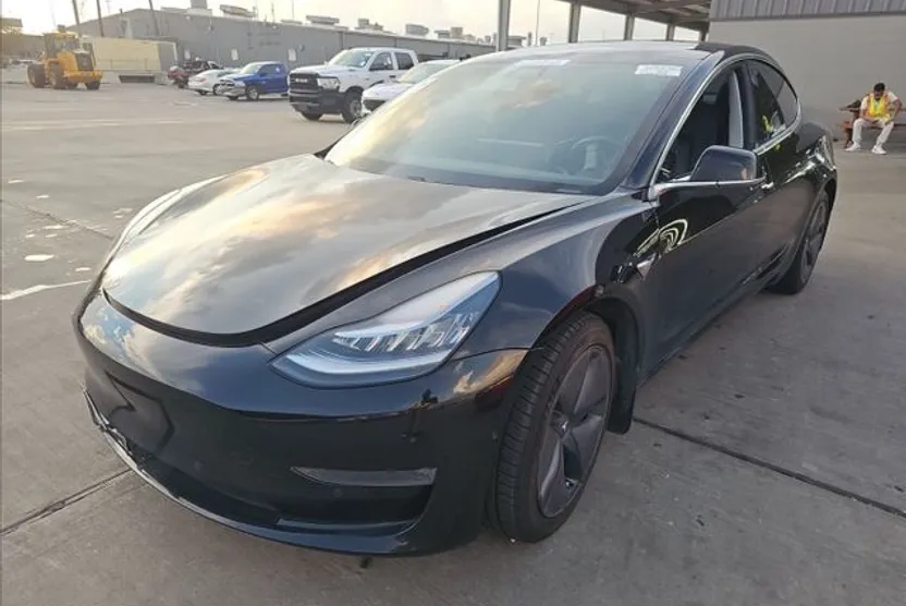 2019 Tesla Model 3 Long Range photo 1