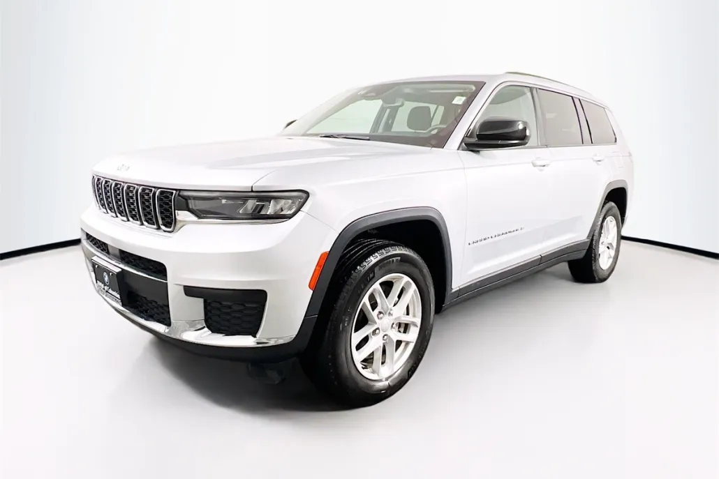 2023 Jeep Grand Cherokee Laredo photo 1