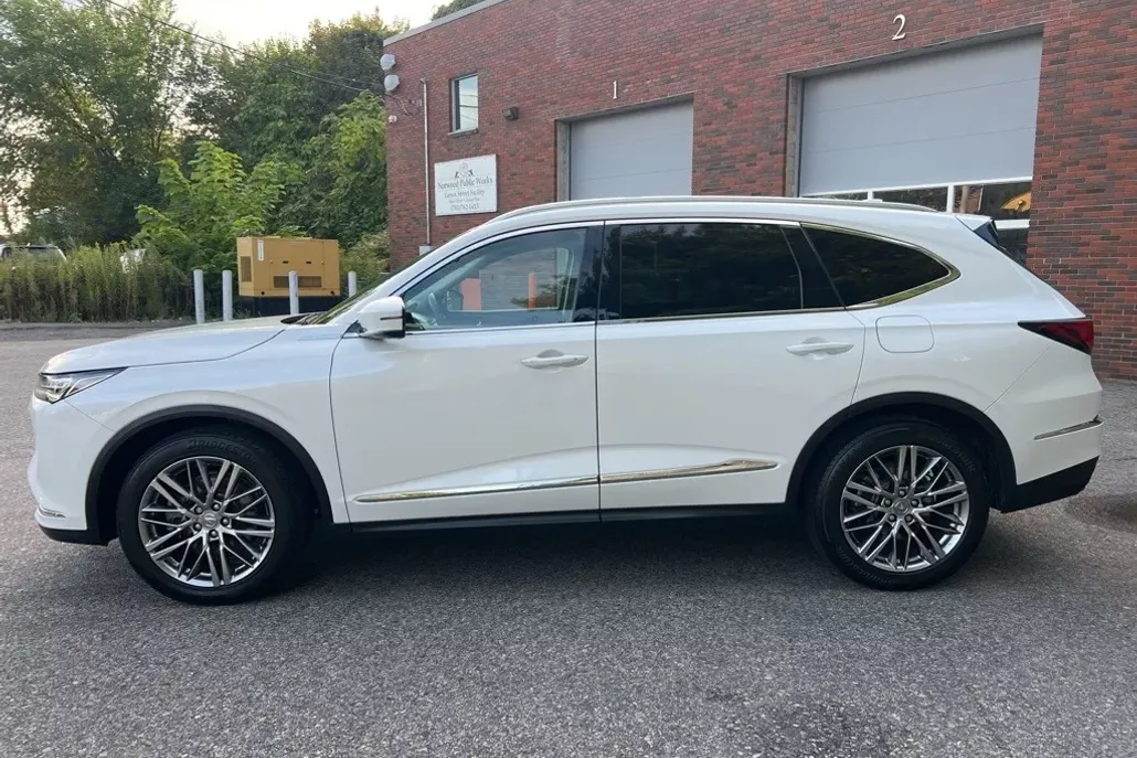 2023 Acura MDX SH-AWD Advance photo 1