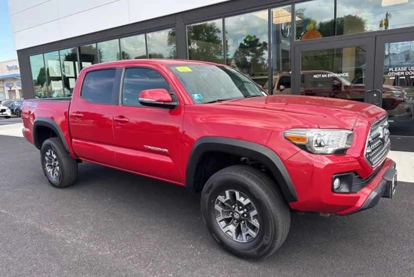 2016 Toyota Tacoma TRD Off-Road V6 photo 1