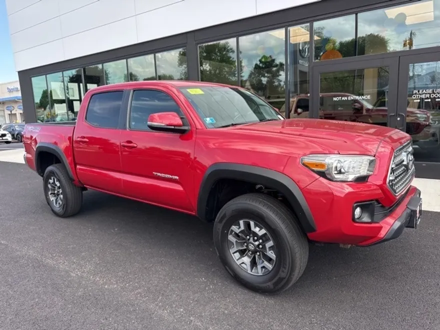 2016 Toyota Tacoma TRD Off-Road V6 photo 1