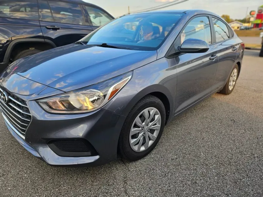 2019 Hyundai Accent SE photo 1