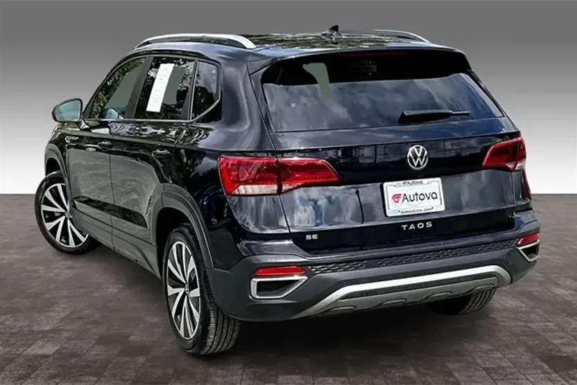 2022 Volkswagen Taos SE photo 1