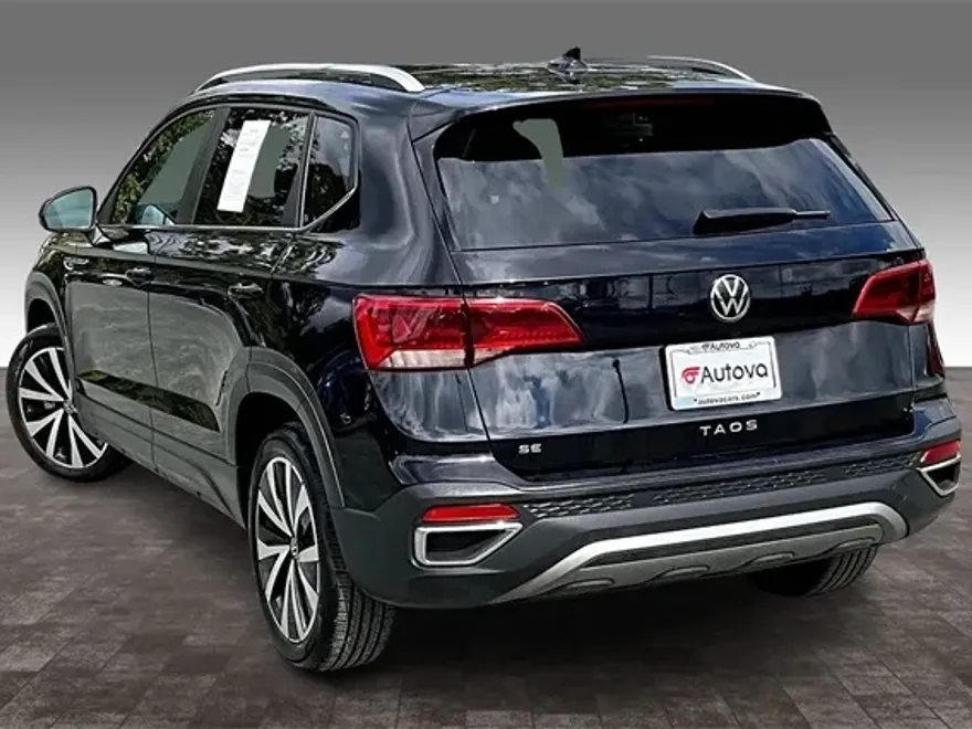 2022 Volkswagen Taos SE photo 1