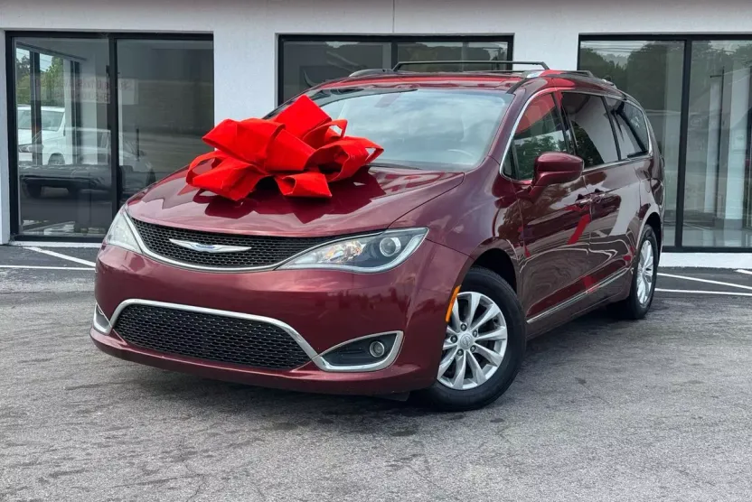 2018 Chrysler Pacifica Touring L photo 1