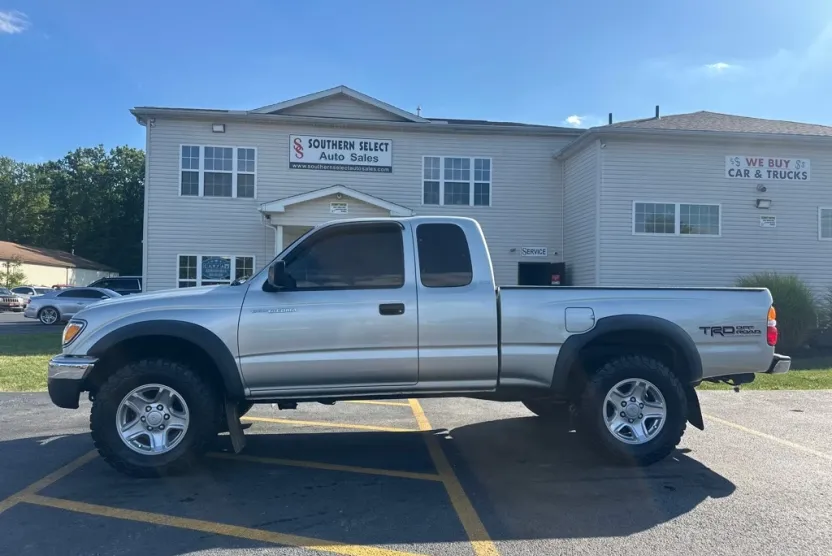 2004 Toyota Tacoma XtraCab photo 1