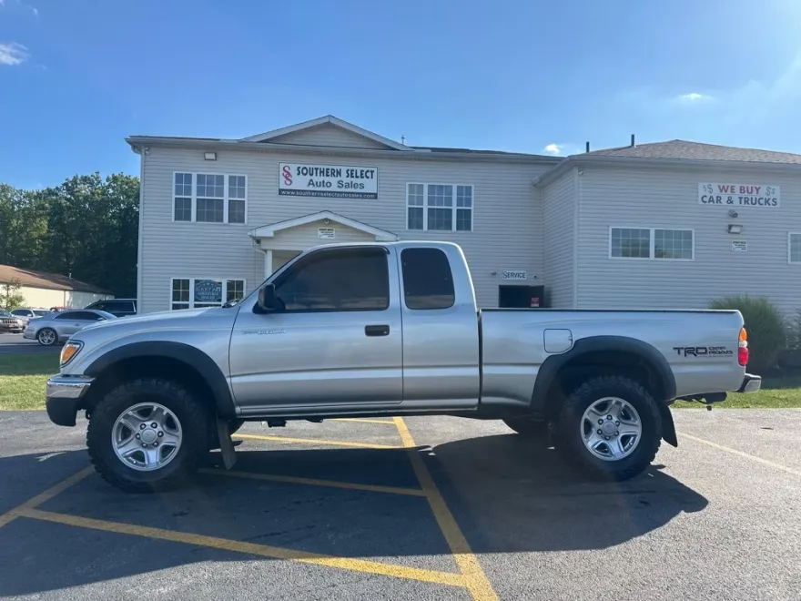 2004 Toyota Tacoma XtraCab photo 1
