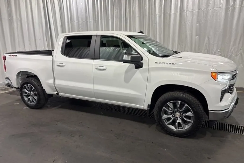2026 Chevrolet Silverado 1500 LT photo 1