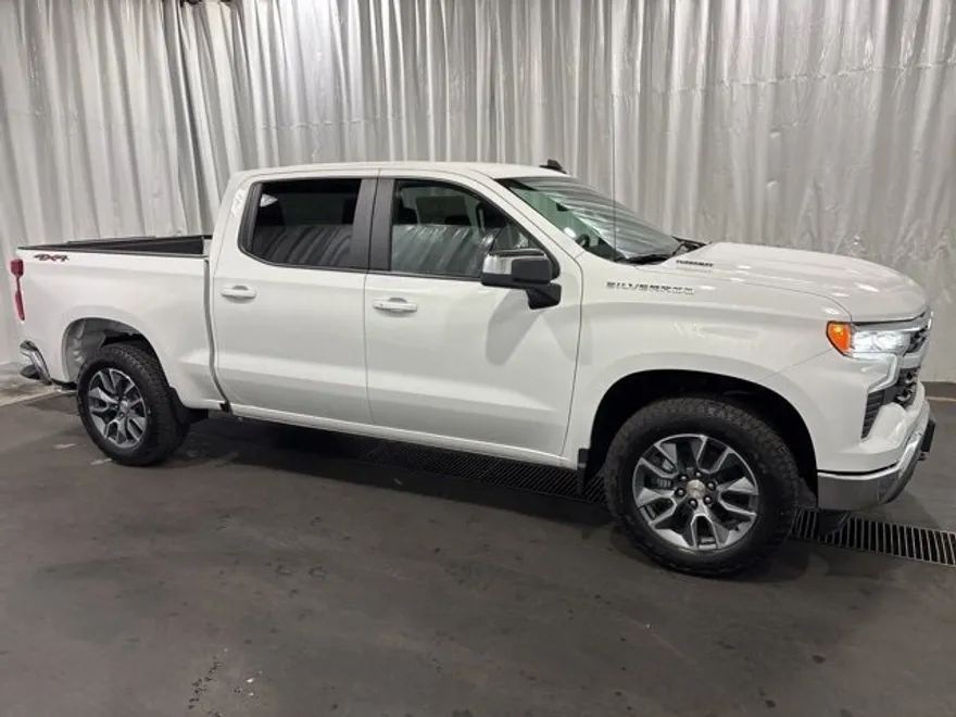 2026 Chevrolet Silverado 1500 LT photo 1
