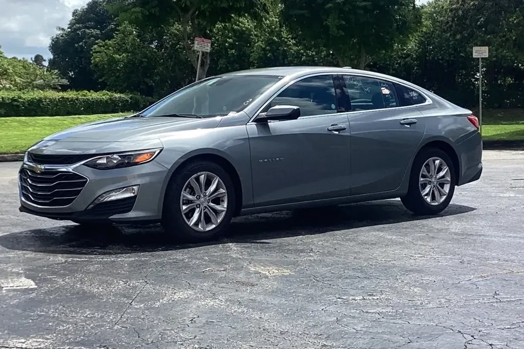 2023 Chevrolet Malibu 1LT photo 1