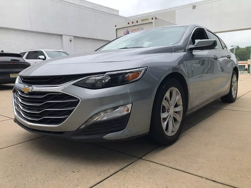 2024 Chevrolet Malibu 1LT photo 1