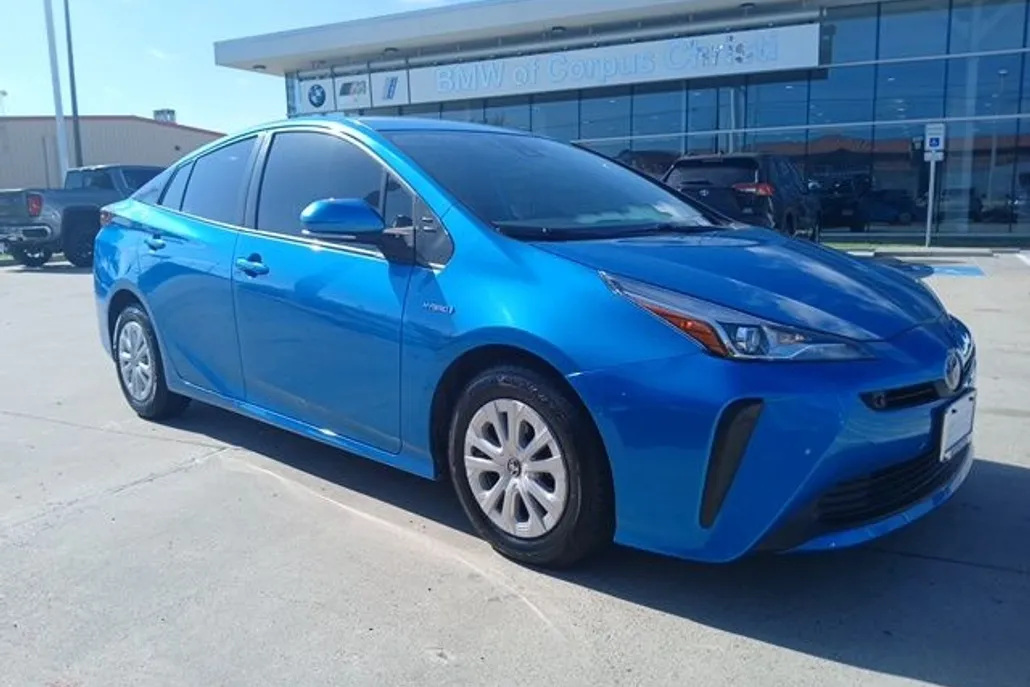 2022 Toyota Prius L photo 1