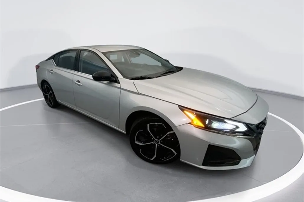 2024 Nissan Altima 2.5 SR photo 1