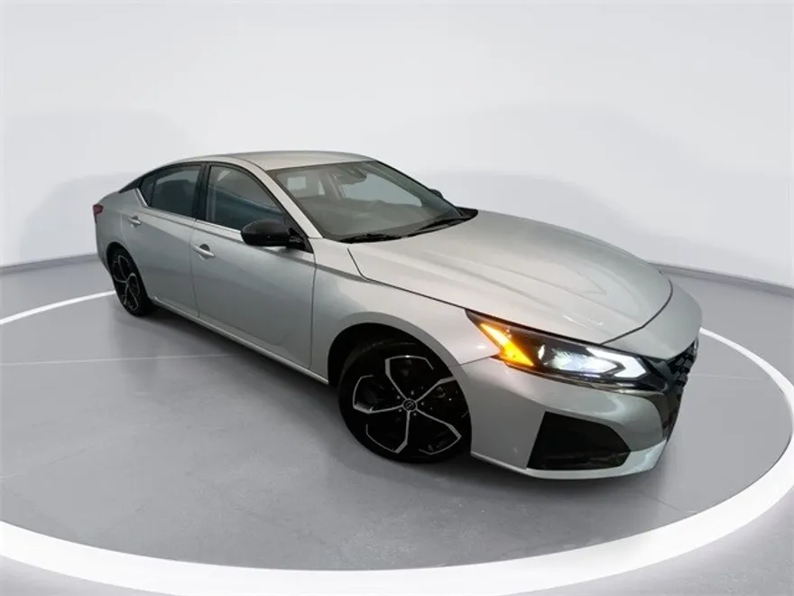 2024 Nissan Altima 2.5 SR photo 1